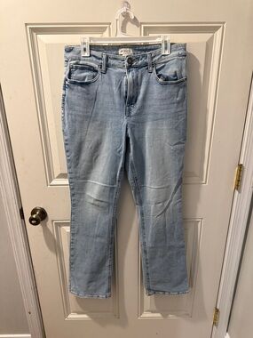 Maurices Light Blue m jeans High-Rise light Denim SMOKE FREE HOME
